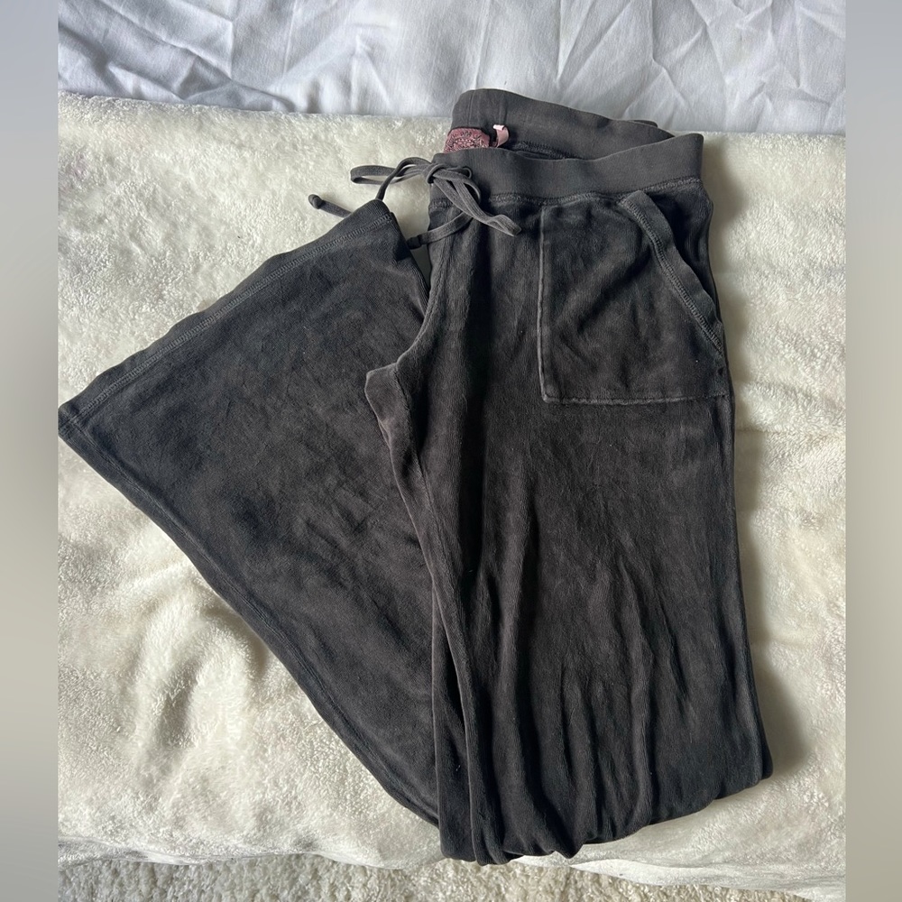 Vintage! Low rise, flared Juicy Couture Velour Sweats